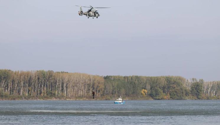 река Дунав - Критично ниско ниво на Дунав край островите Батин и Белене