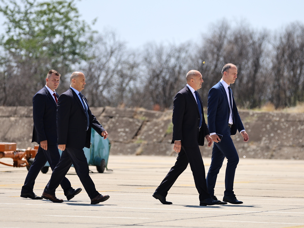 <p>Държавният глава посети авиобаза &bdquo;Граф Игнатиево&ldquo;.</p>