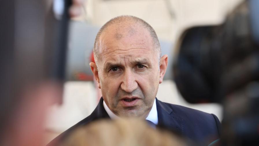 <p>Радев предложи да внесем депутати за 500 лева</p>