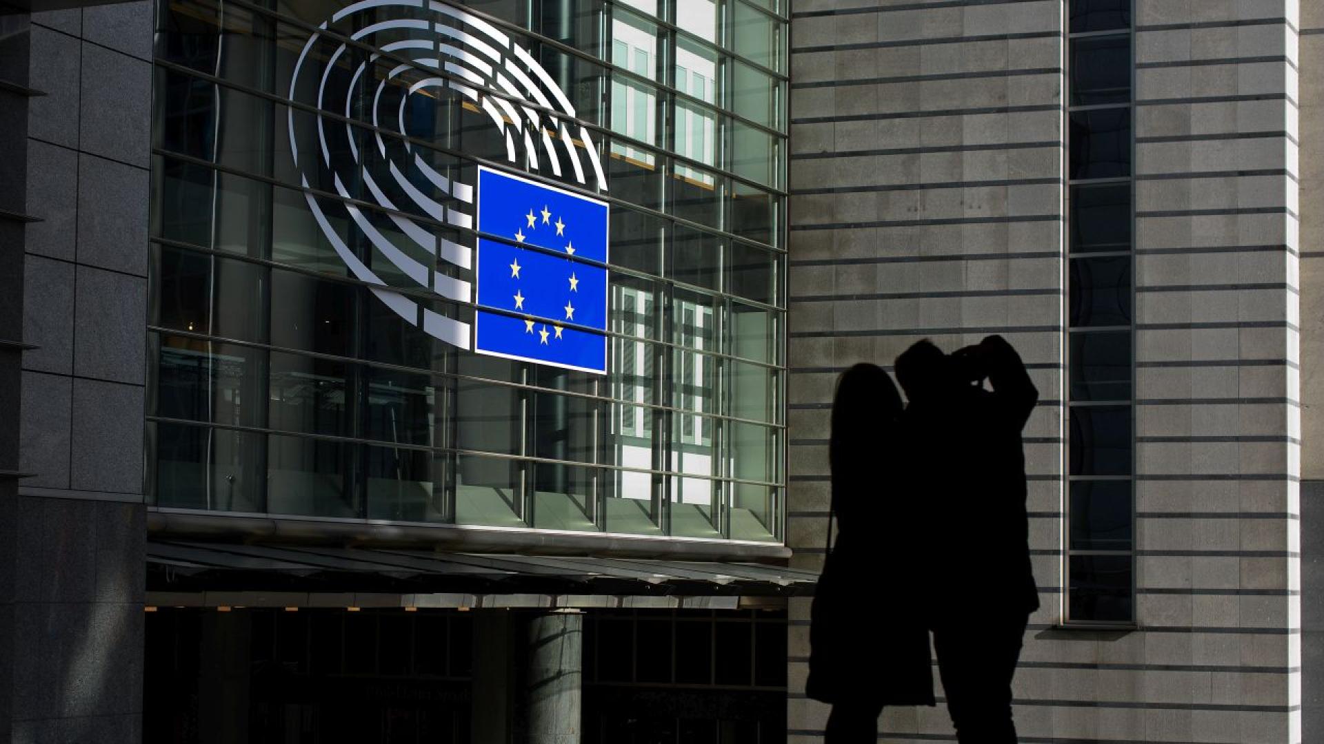 Европейският парламент става горещо място и депутатите се потят и