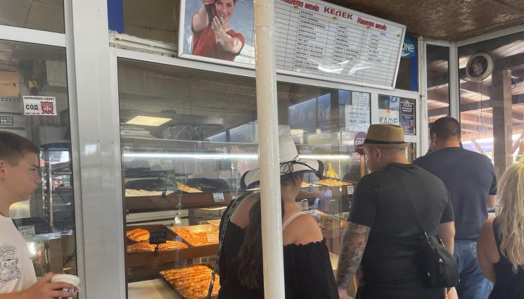 баничарница - Работим четири часа за баничка с боза