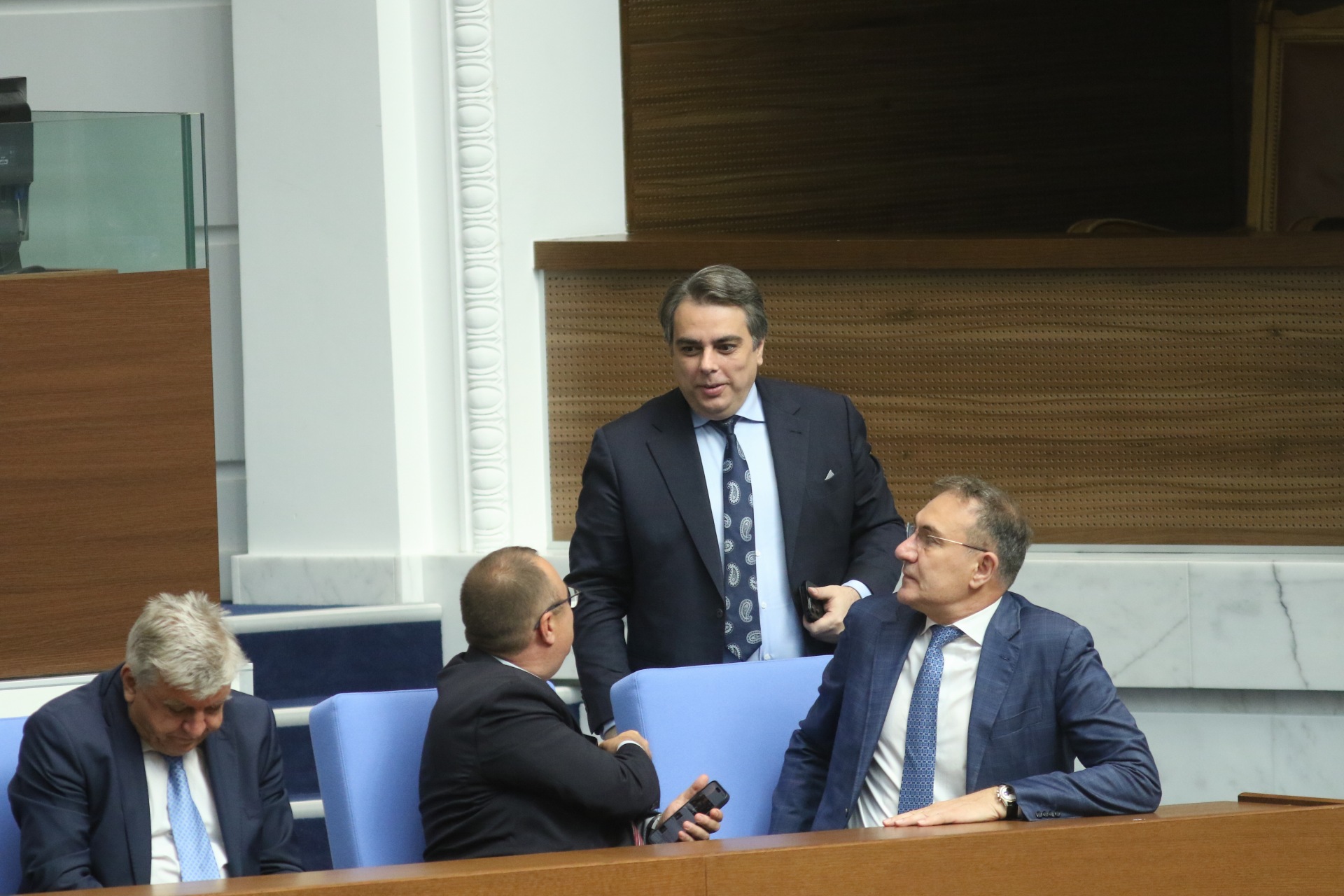 <p>Обсъждането на третия вот на недоверие, внесен срещу кабинета на Росен Желязков.</p>