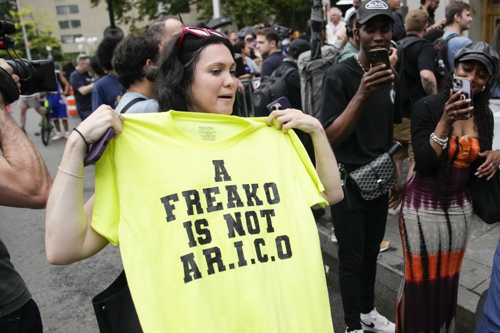 Съдебните заседатели признават Шон Комбс за виновен