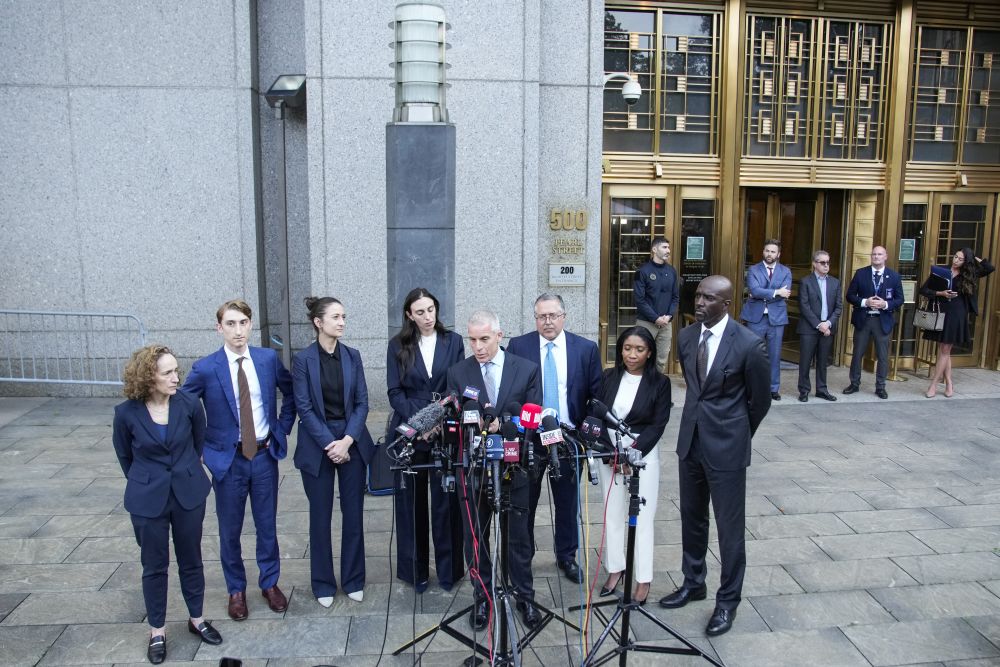 Съдебните заседатели признават Шон Комбс за виновен