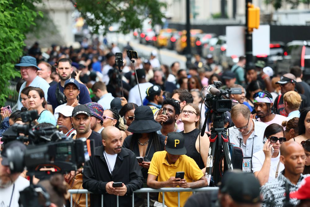 Съдебните заседатели признават Шон Комбс за виновен