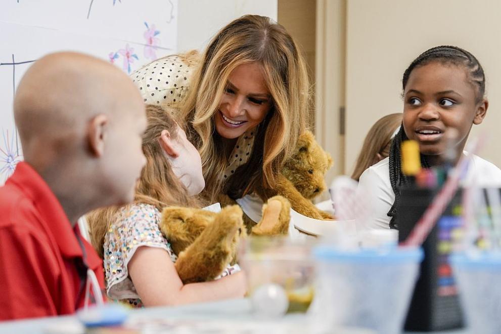  Мелания Тръмп и деца в болница 