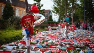 Приятели и близки се стекоха на поклонението на футболиста на