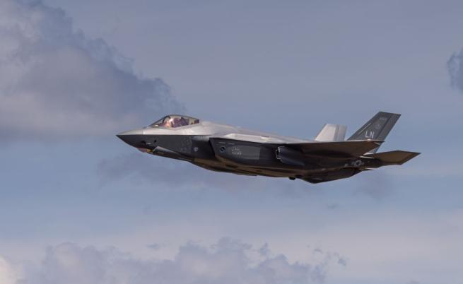Британски изтребител F-35B заседна на индийско летище за седмици