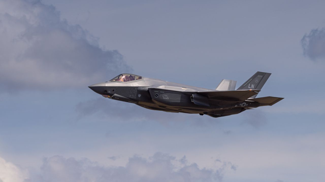 Британски изтребител F-35B заседна на индийско летище за седмици