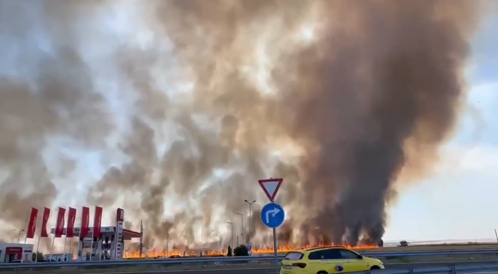 Пожар е избухнал край 296-ия километър на автомагистрала Тракия“ в