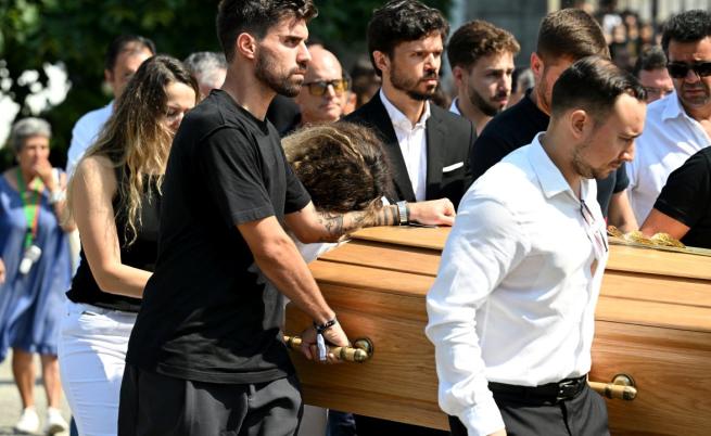  Руте опира глава в ковчега с тленните остатъци на обичания ѝ Диого 