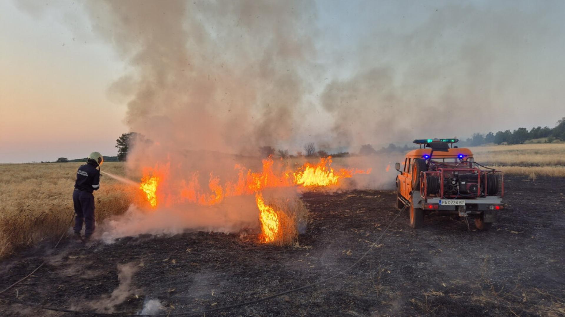 Натоварен уикенд за огнеборците от Пазарджик За времето от петък