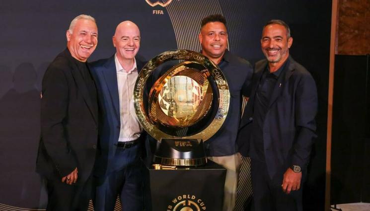 Христо Стоичков - Христо Стоичков сред куп футболни легенди на събитие в Тръмп Тауър в Ню Йорк