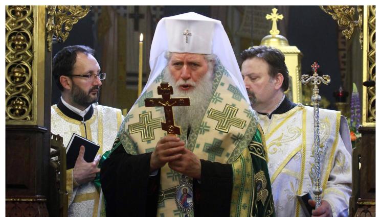 патриарх Неофит - В ЗНАК НА ПОЧИТ: Вдигат паметник и кръщават площад на патриарх Неофит?