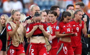 Автобусът на националния тим на Уелс катастрофира