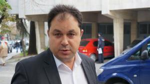 Съзирам политически контекст на задържането това заяви на брифинг за