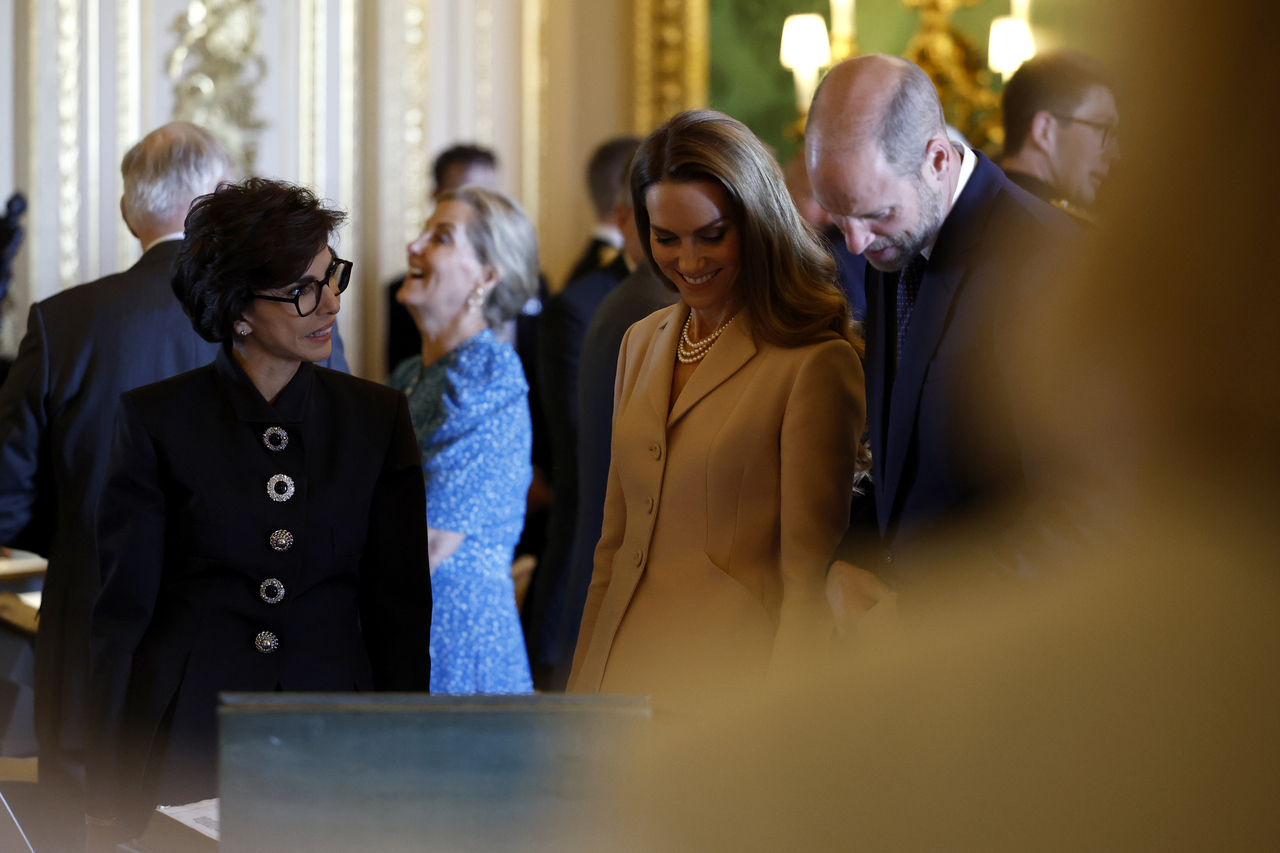 <p>Великобритания посреща Макрон с помпозност и церемонии.</p>