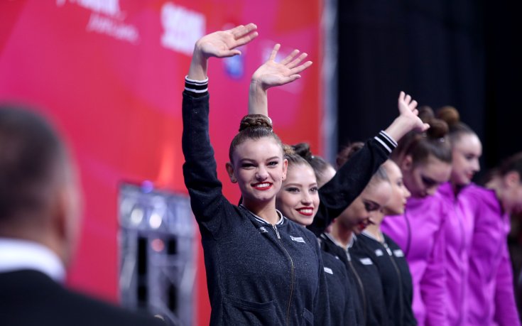 Златно момиче с интересно ново предизвикателство