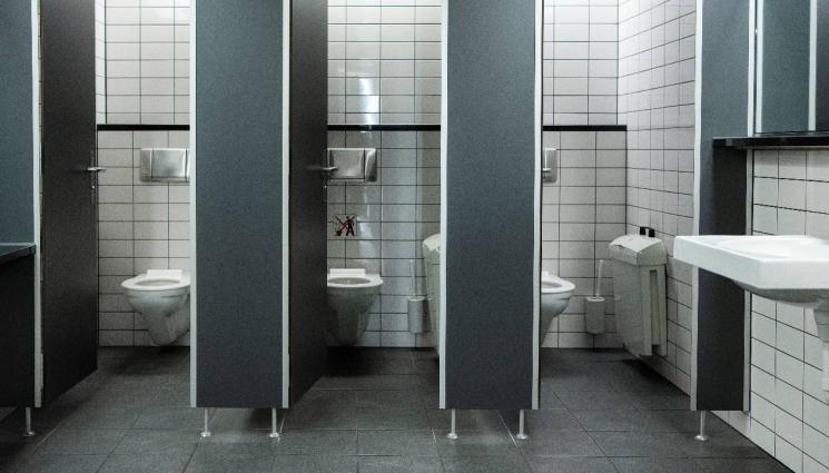 обществени тоалетни - Клеченето над тоалетната крие неочаквани рискове за здравето!