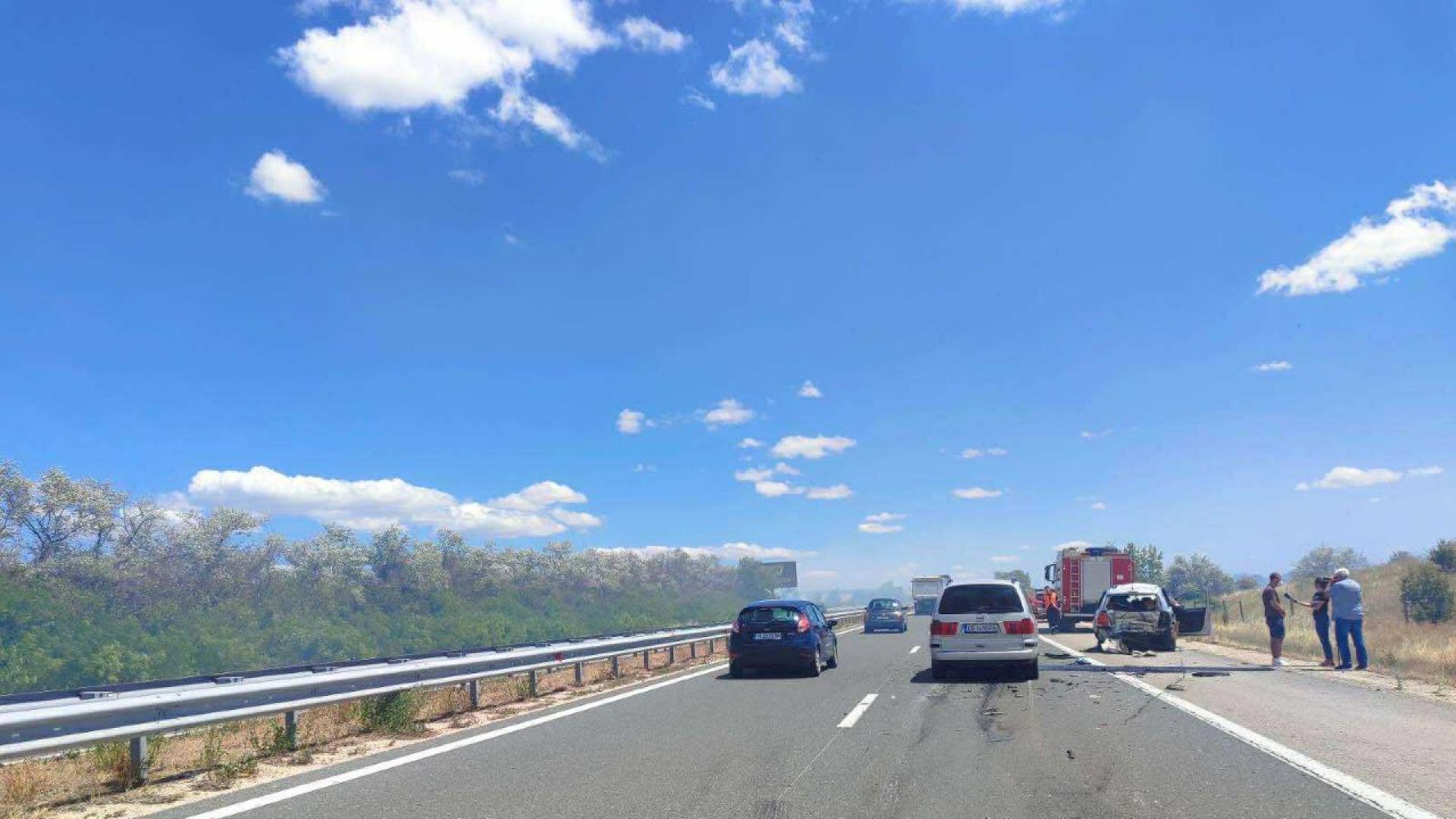 Двете платна на автомагистрала Хемус около 360 ия км се затварят