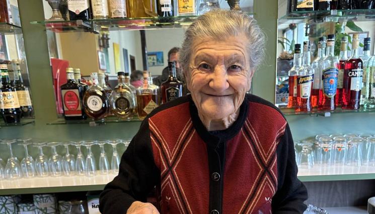 Анна Поси - ЗЛАТНО ВРЕМЕ: Барманка на 101 отказва да се пенсионира