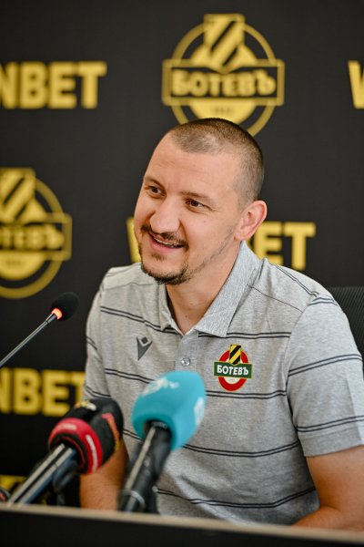 Пресконференция на Тодор Неделев след завръщането му в Ботев Пловдив1