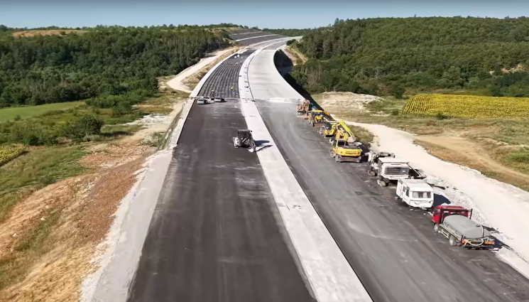 хемус - Министър потвърди пред „Телеграф“: Участък от „Хемус“ води доникъде и ще се забави!