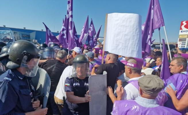 Полиция спря протеста на горските служители на АМ 