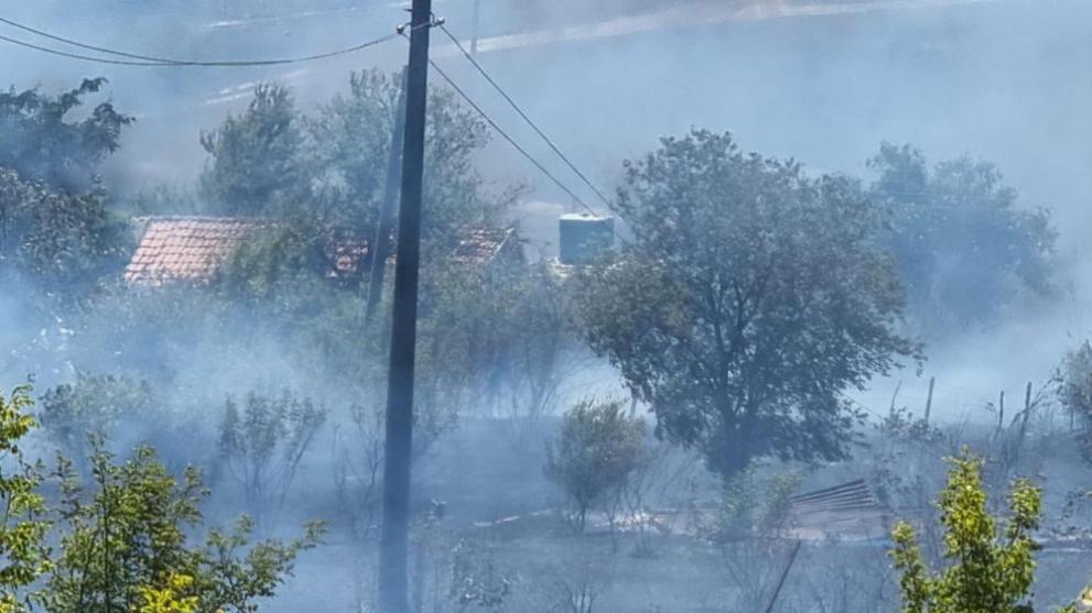 До момента са изгорели 25 къщи в местността местността Острицата