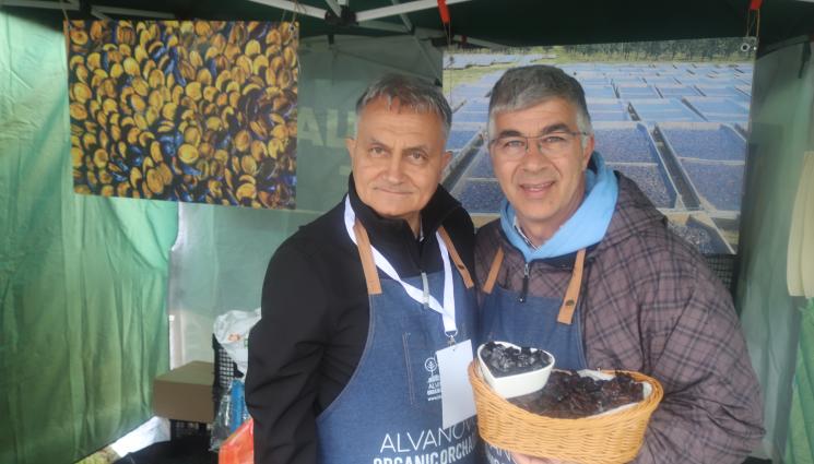 Янко и Рости - Агро Телеграф: Градинари майсторят габровски шоколад от сливи