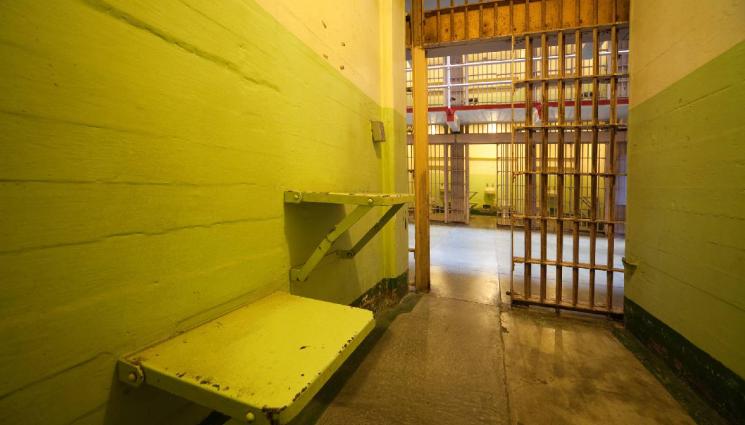 д - Затворник избяга по куриозен начин пред очите на надзирателите (ВИДЕО)