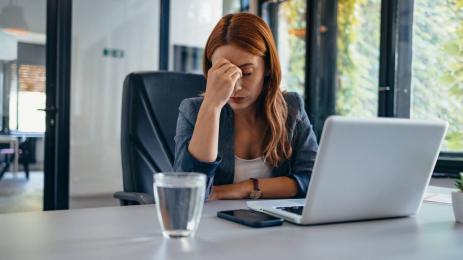 офис умора служител