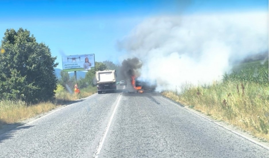 камион гори