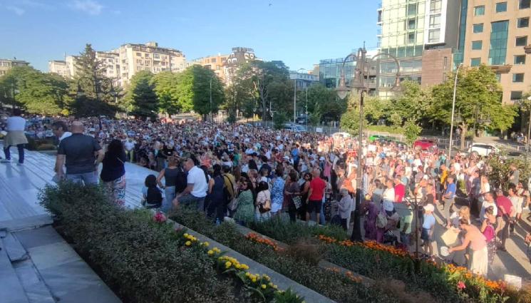 д - 2000 души протестират във Варна в подкрепа на арестувания кмет Благомир Коцев