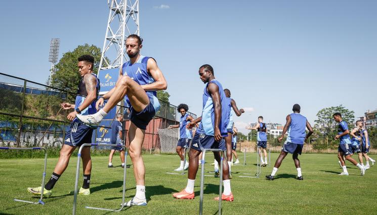 Левски - Левски с интерес към гръцки защитник