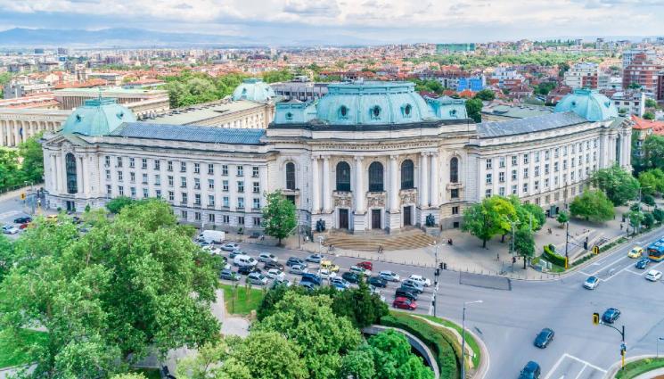 д - СЛЕД ПРОТЕСТИТЕ: Намаляват с 40% таксите на студентите за платено обучение