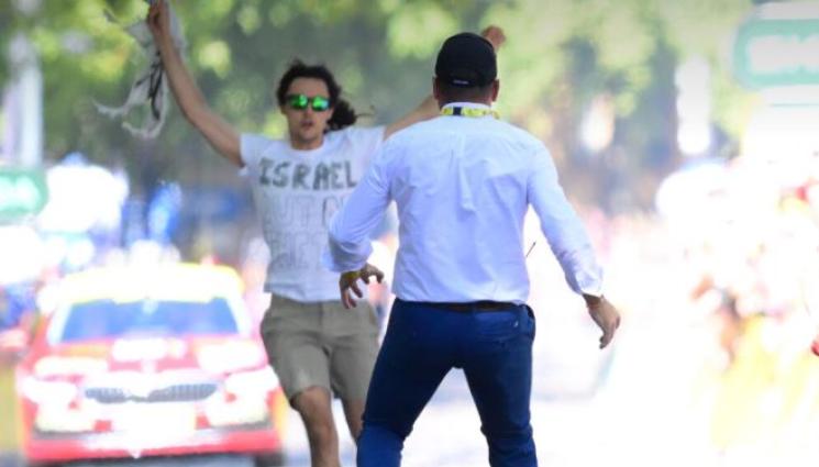 Тулуза Тур дьо Франс - Като куцо пиле домат: Шеф от Тура размаза с брутален блокаж навлек на финала в Тулуза (ВИДЕО)