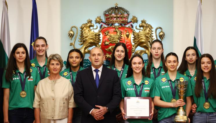 волейбол Румен Радев - Президентът към световните шампионки: Днес светът е ваш, идол сте за хиляди български деца