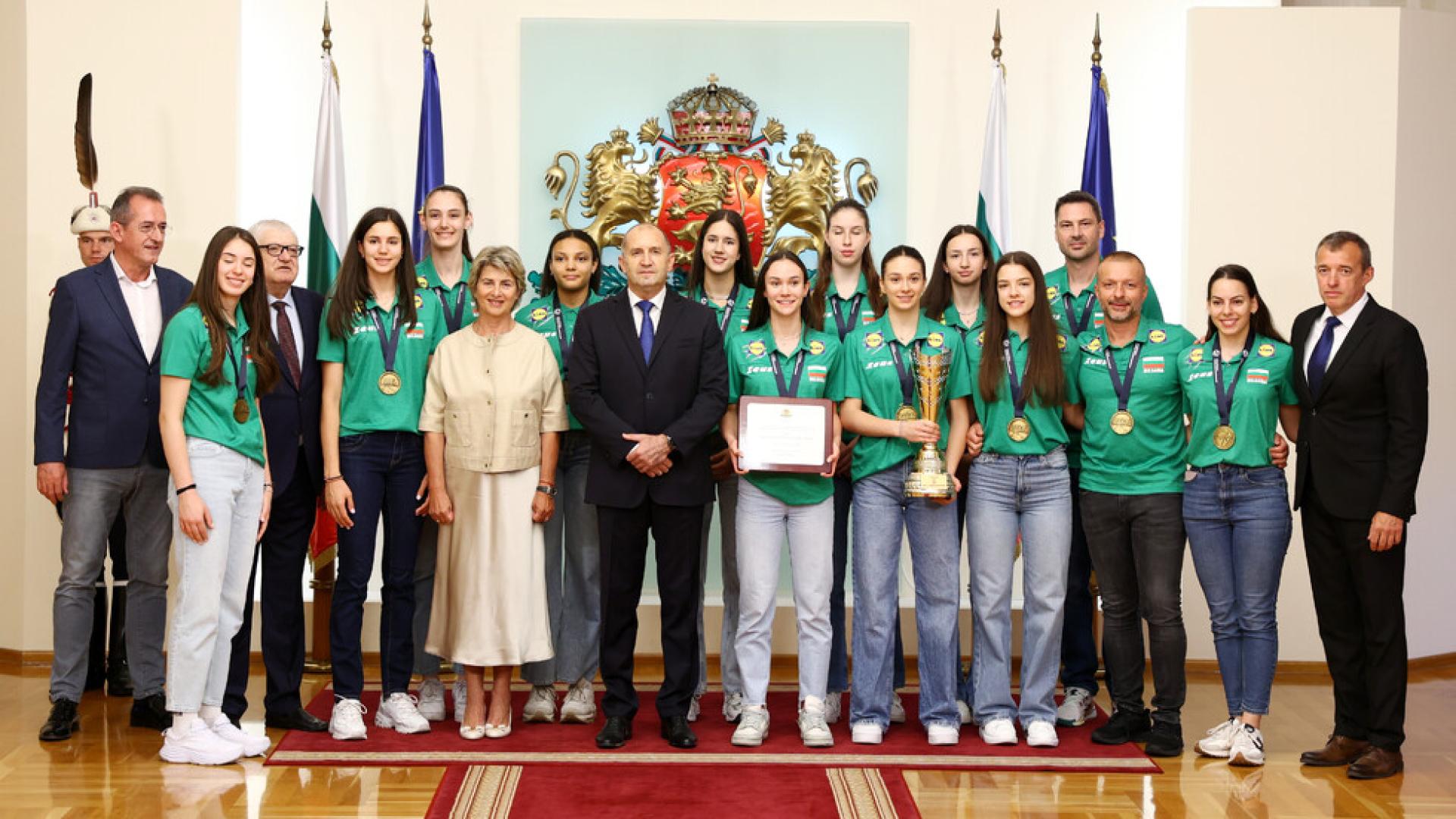 Днес светът е ваш и вие вече сте идол за