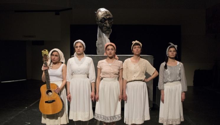 максима боева - Изчезнаха костюмите на оцелели от Втората световна