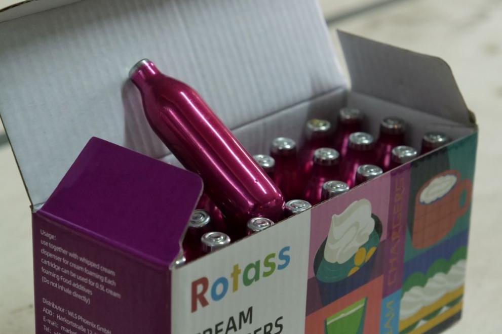 Столични полицаи са задържали над 120 000 единици райски газ