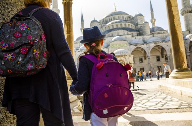 Държавните служители в Турция ще имат право да работят на