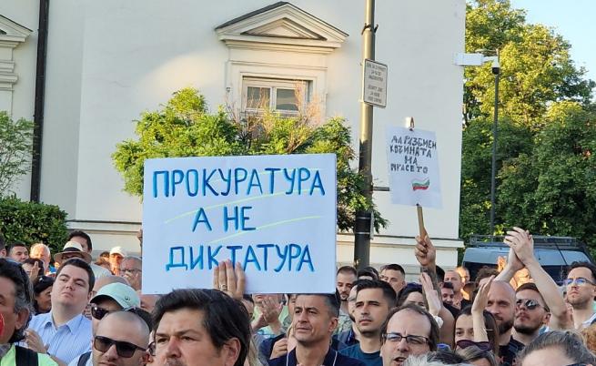 Протести в София и Варна в подкрепа на Коцев