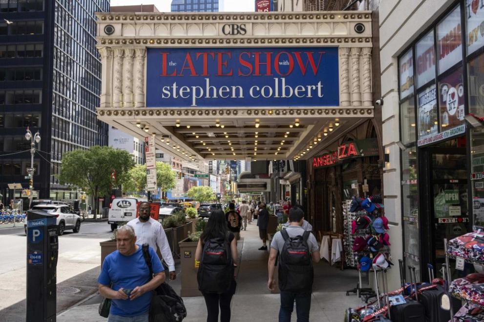  Стивън Колбер 