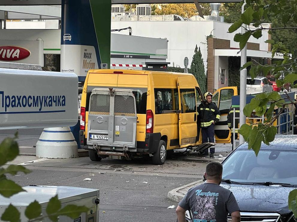 Силен взрив се е чул от бензиностанция в близост до кръговото