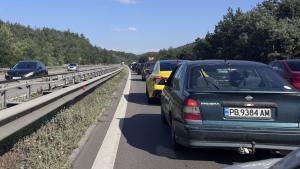 Километрично задръстване се е образувало на магистрала Тракия в посока