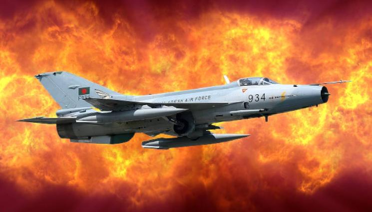 д - Изтребител се разби в училище, жертвите са най-малко 16 души! (ВИДЕО)