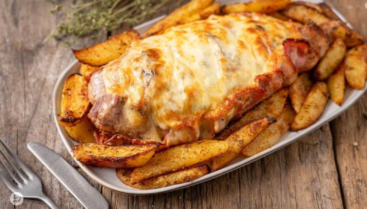 рецепти - Гответе с matekitchen.com: Апетитно свинско в бекон, ароматни картофки или бърза люта млечна салата - истински пир за вкусовите рецептори (ВИДЕО)