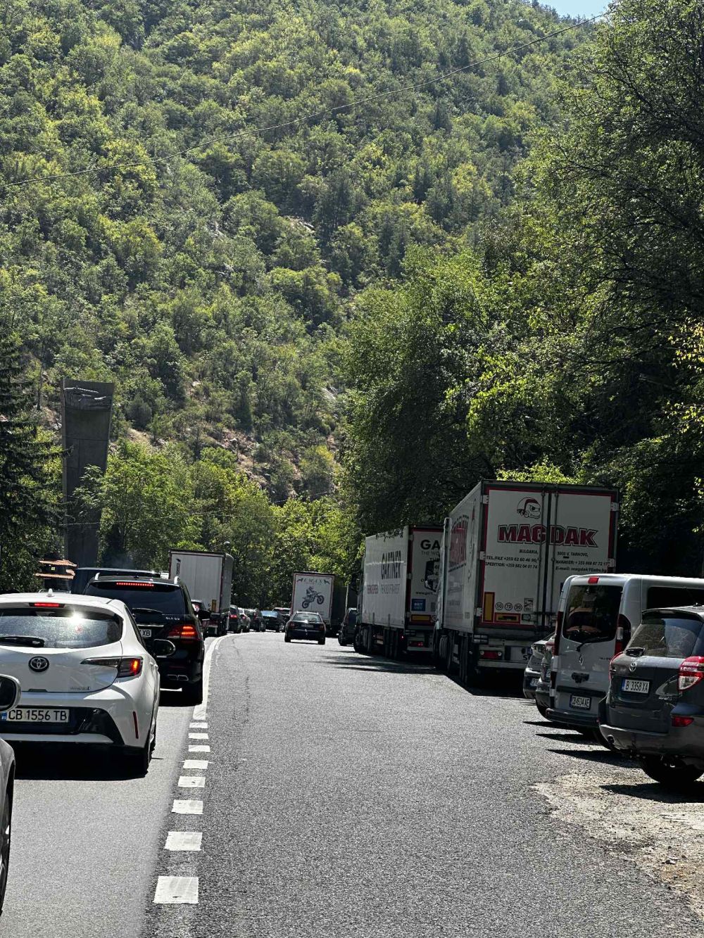 Голямо задръстване има в района на Кресненското дефиле