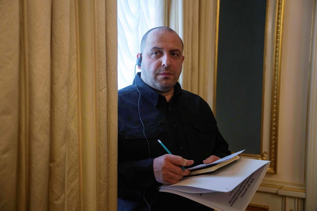 Рустем Умеров е разпитан във връзка с корупционния скандал в Украйна